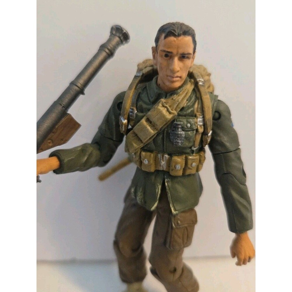 1:18 Unimax U.S Army Infantry Soldier Action Figure 4" WWII Fully Posable Weapon